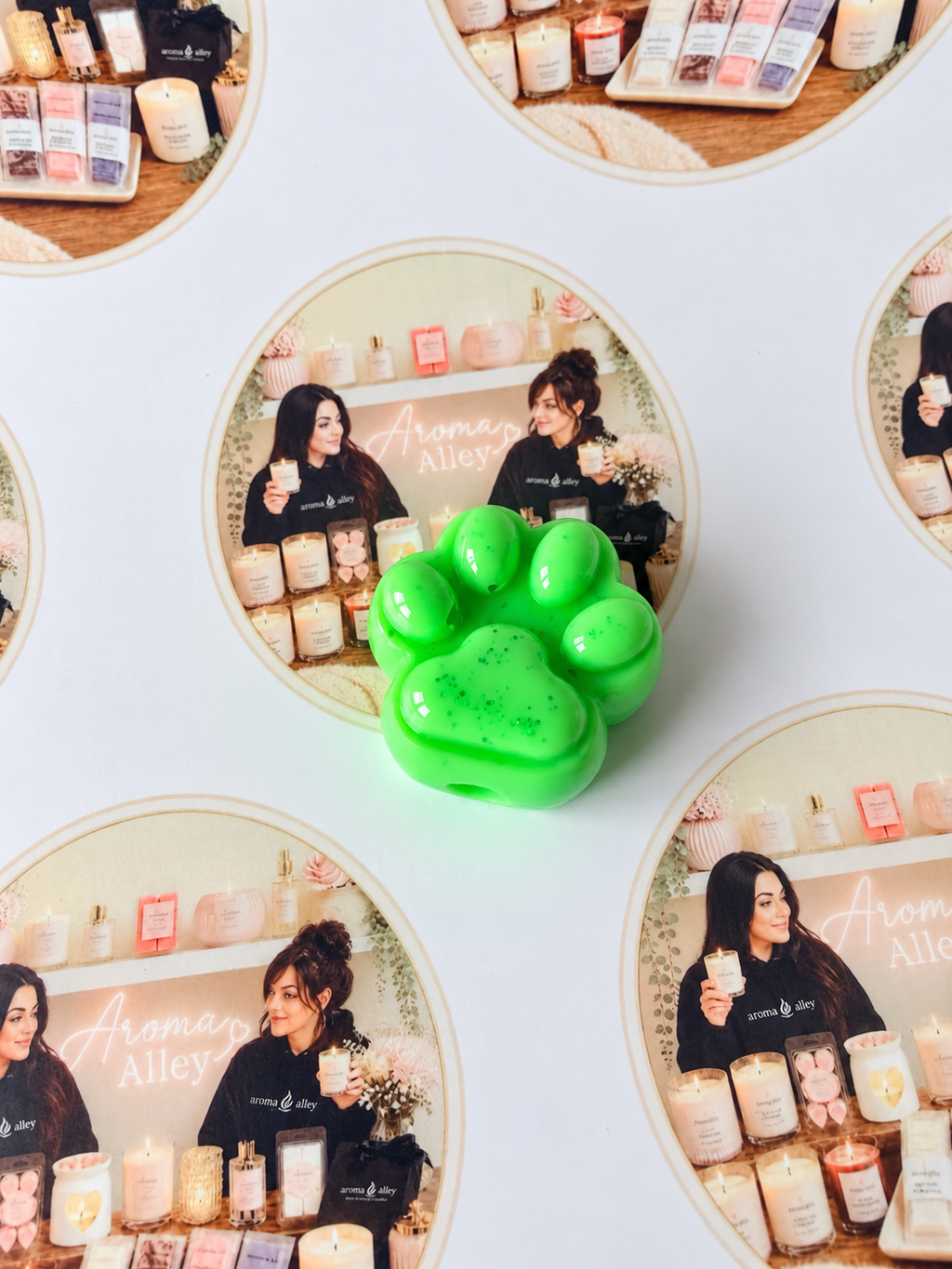 Cucumber and lime scented paw print